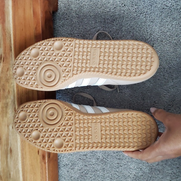 Adidas Women's Cream Sneakers - Picture 4 of 8